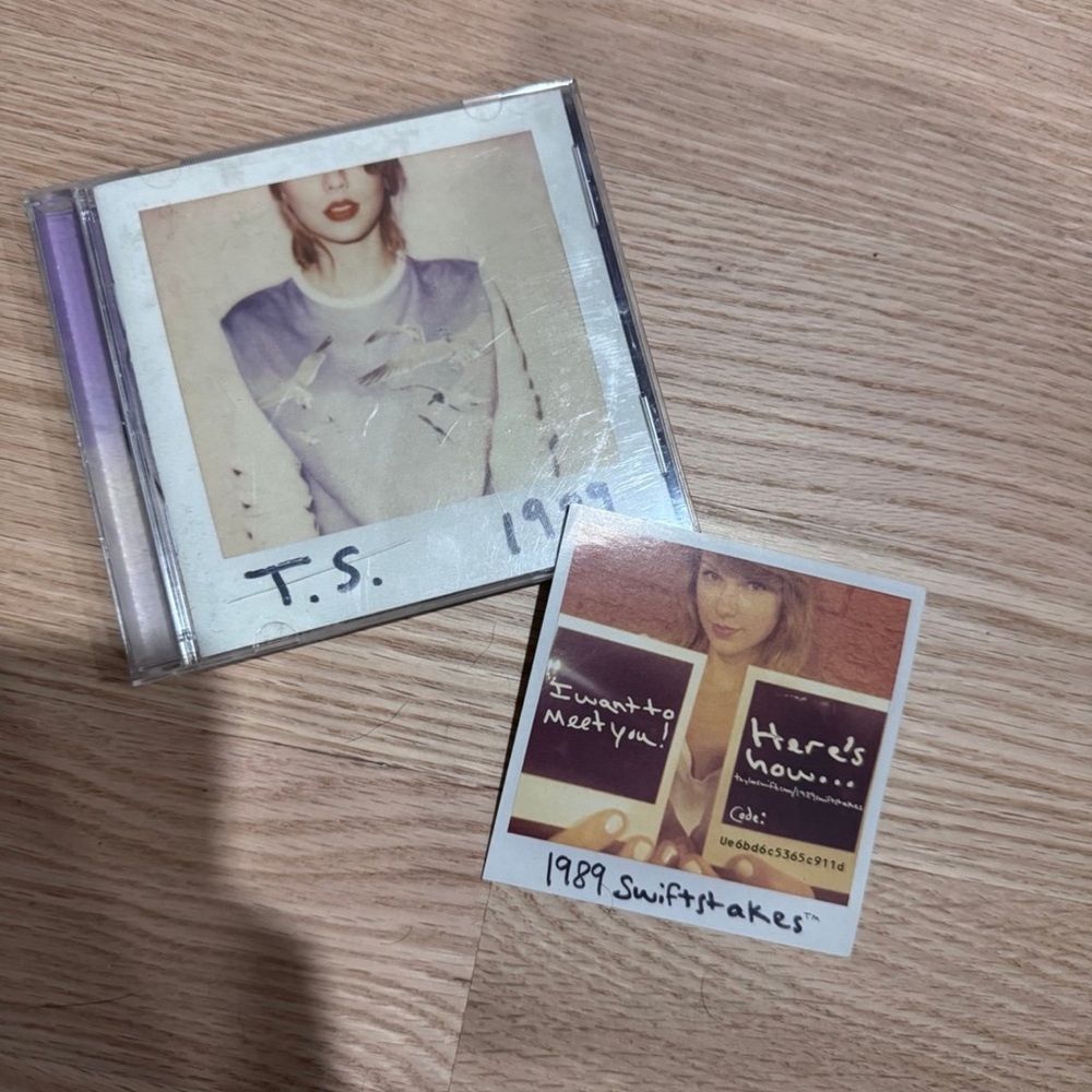 OG Taylor Swift 1989 CD with art card